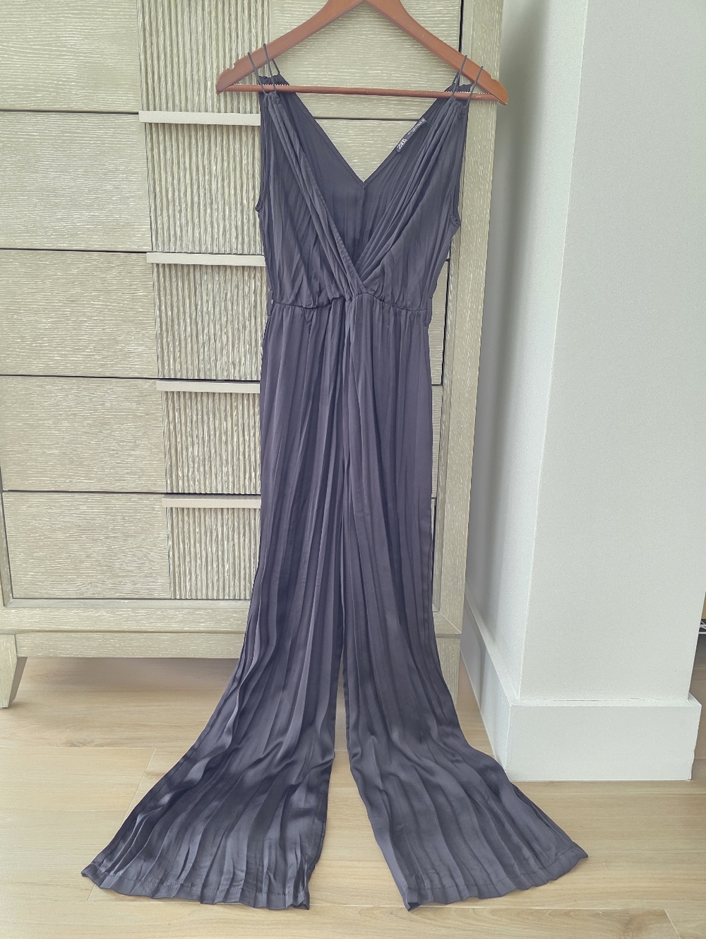 ZARA Black Pleated Maxi Dress V Neck Flowy Elegant XS S